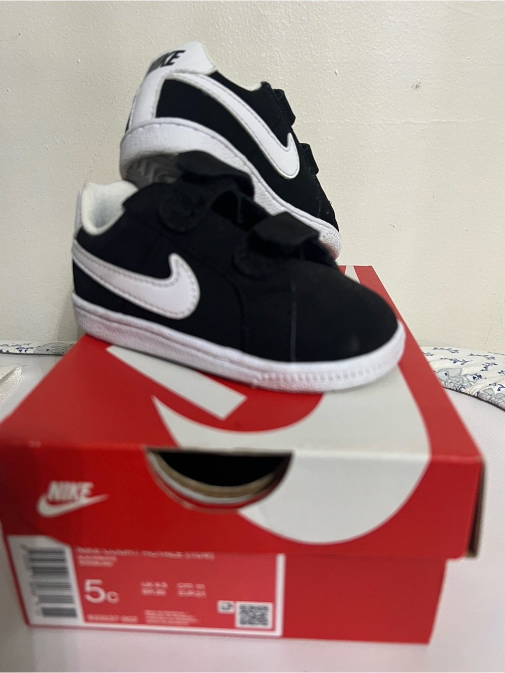 Nike Kids Black/White Velcro Sneakers